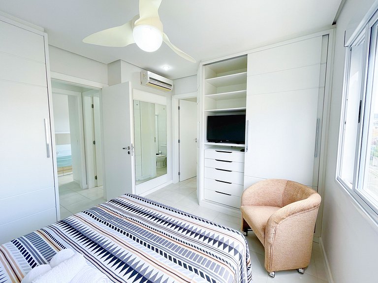 Apê Completo com A/C | 500m Praia de Canasvieiras