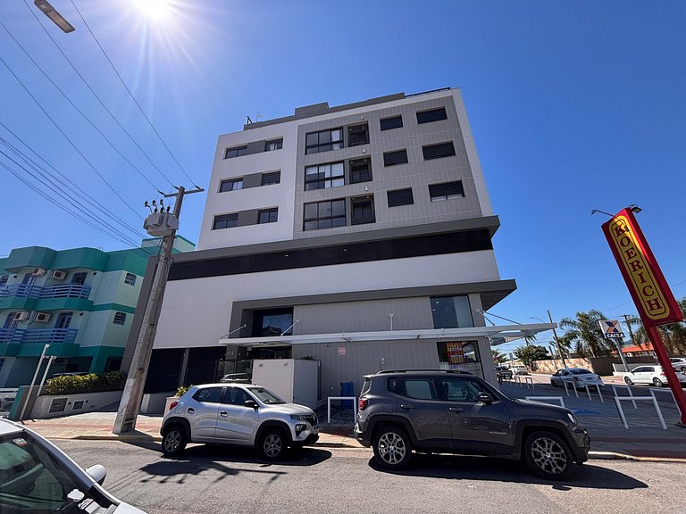 Apê Moderno, A/C e Elevador | 450m Canasvieiras