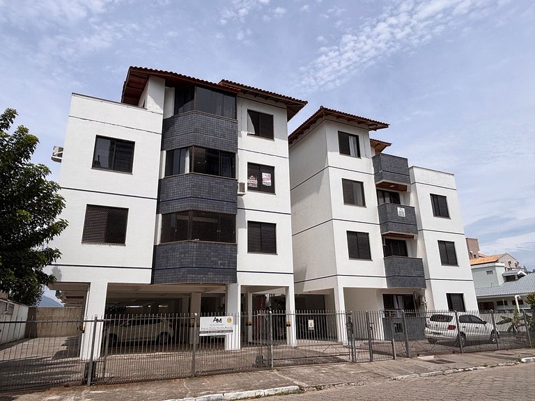 Apê Charmoso, A/C | 300m Praia de Canasvieiras