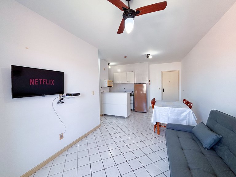 Apê com A/C, Garagem | 250m Praia de Canasvieiras