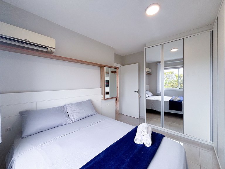 Apê com A/C, Garagem e Piscina em Canasvieiras