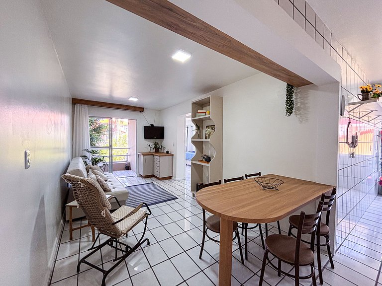 Apê Completo, A/C, Wi-Fi | 350m Praia Canasvieiras