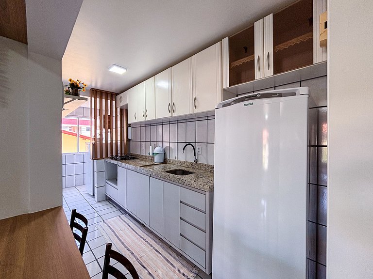 Apê Completo, A/C, Wi-Fi | 350m Praia Canasvieiras