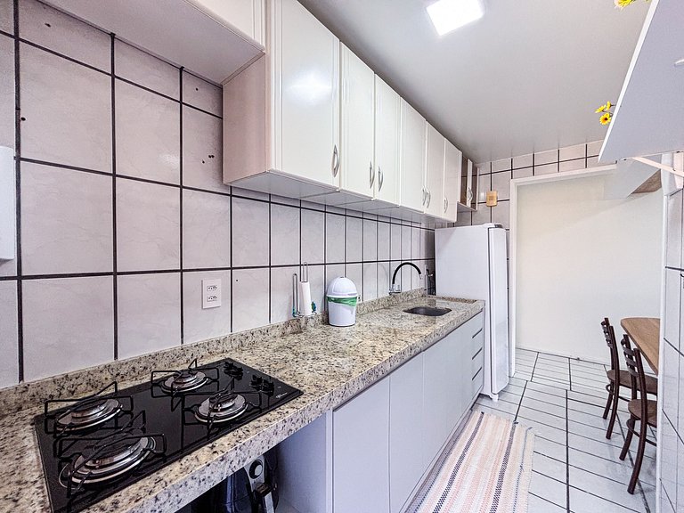 Apê Completo, A/C, Wi-Fi | 350m Praia Canasvieiras