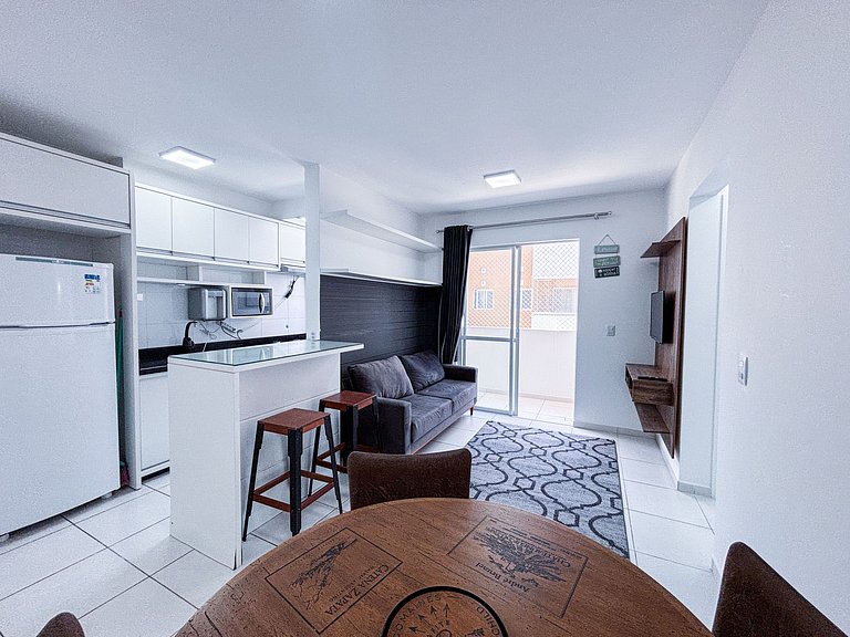 Apê com A/C, Garagem e Piscina em Canasvieiras