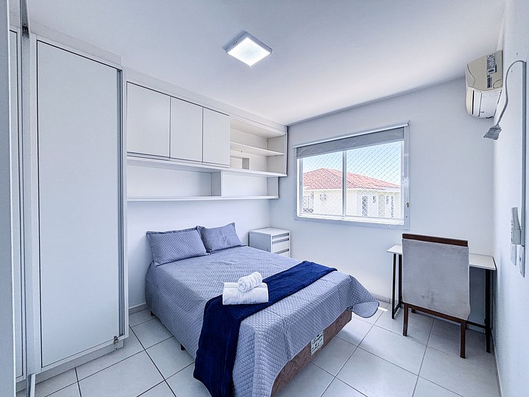 Apê com A/C, Garagem e Piscina em Canasvieiras