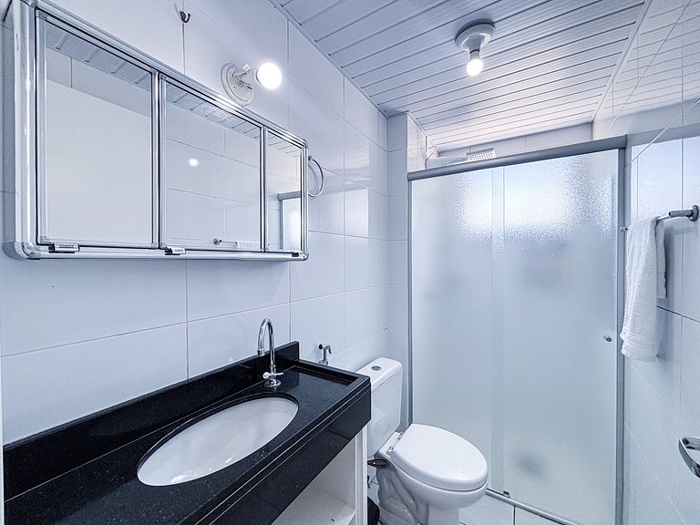 Apê com A/C, Garagem e Piscina em Canasvieiras