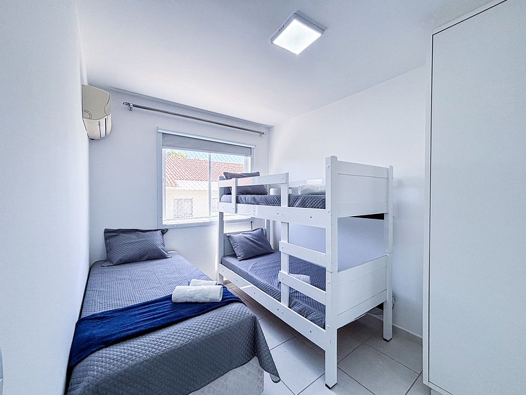 Apê com A/C, Garagem e Piscina em Canasvieiras