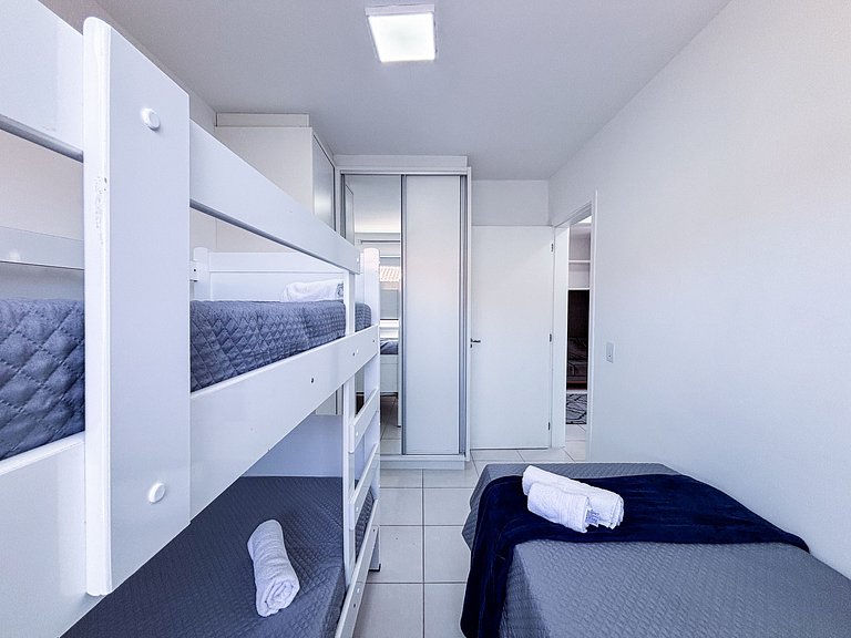 Apê com A/C, Garagem e Piscina em Canasvieiras