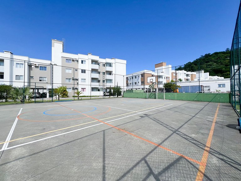 Apê com A/C, Garagem e Piscina em Canasvieiras