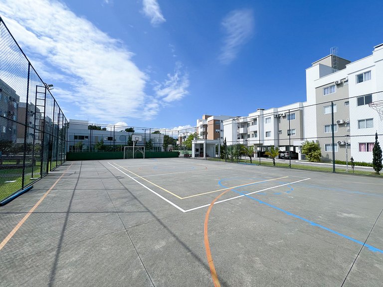 Apê com A/C, Garagem e Piscina em Canasvieiras