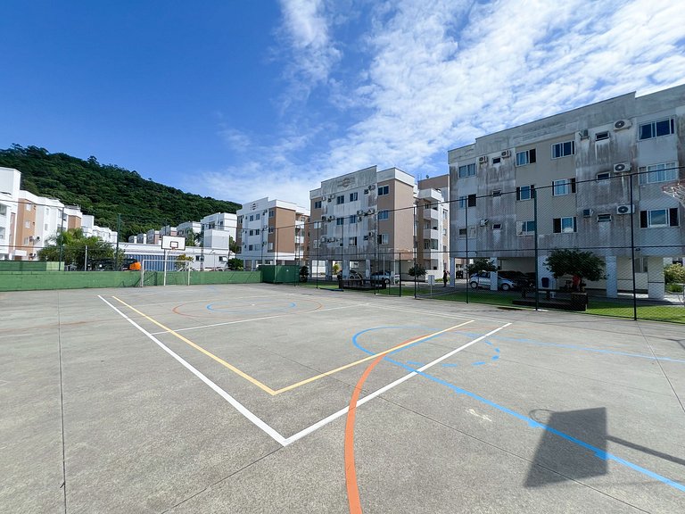 Apê com A/C, Garagem e Piscina em Canasvieiras