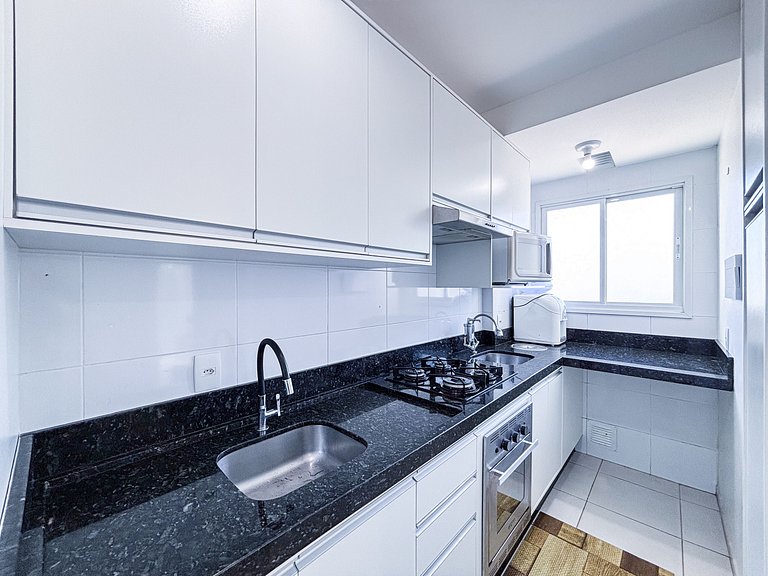 Apê com A/C, Garagem e Piscina em Canasvieiras