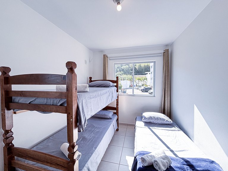 Apê com A/C, Garagem e Piscina em Canasvieiras