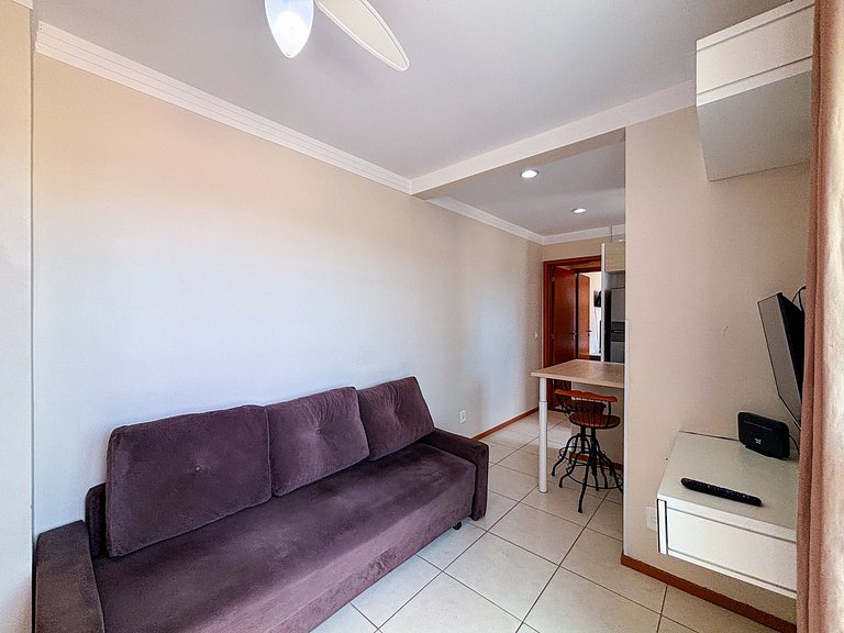 Apê com A/C e Garagem | 300m Praia de Canasvieiras