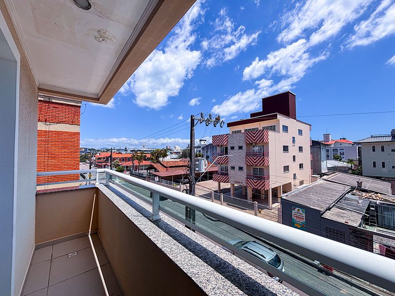 Apê com A/C e Garagem | 300m Praia de Canasvieiras