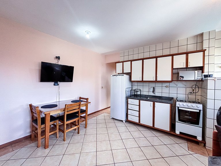 Apê Completo, A/C, Wi-Fi | 250m Praia Canasvieiras