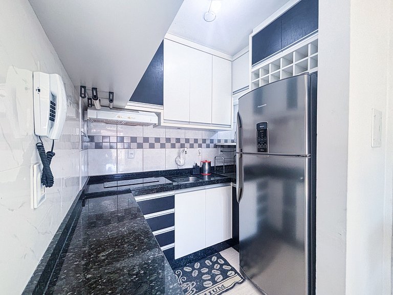 Apê com A/C, Garagem | 250m Praia de Canasvieiras