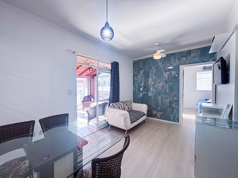 Apê com A/C, Garagem | 250m Praia de Canasvieiras