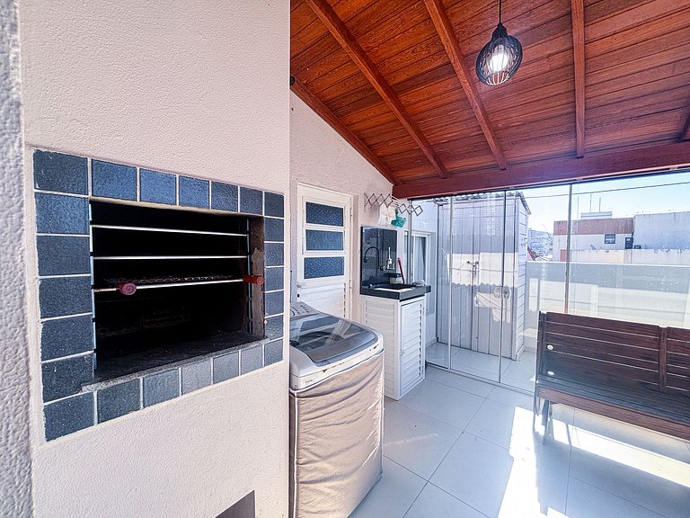 Apê com A/C, Garagem | 250m Praia de Canasvieiras