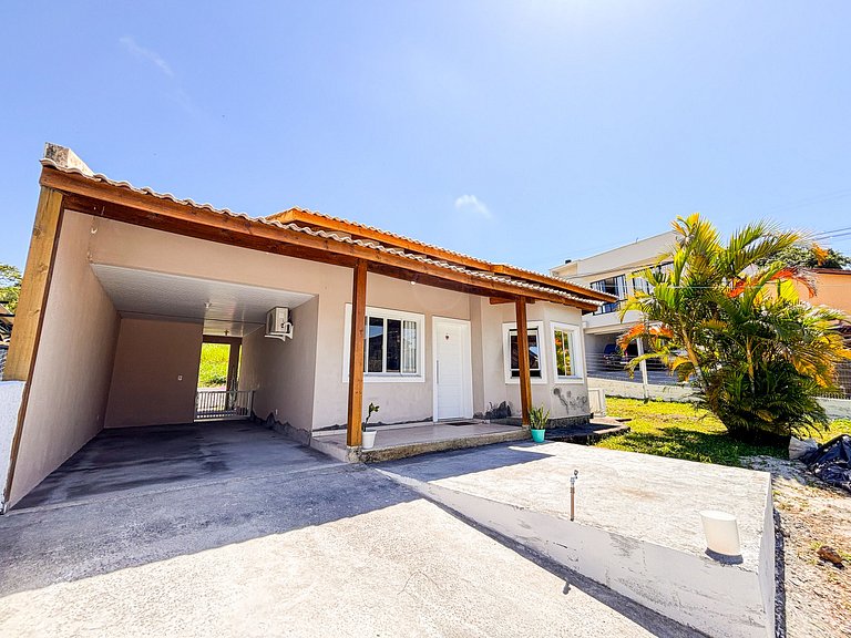 Belíssima Casa a 350m da Praia de Canasvieiras