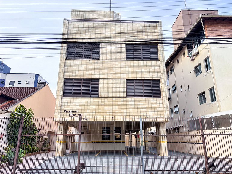 Apê com A/C, Garagem | 250m Praia de Canasvieiras