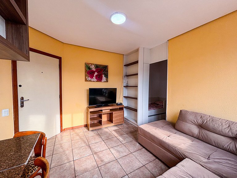 Apê com A/C, Garagem | 250m Praia de Canasvieiras