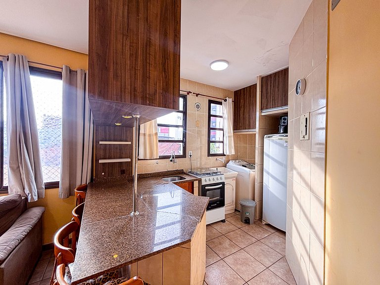 Apê com A/C, Garagem | 250m Praia de Canasvieiras