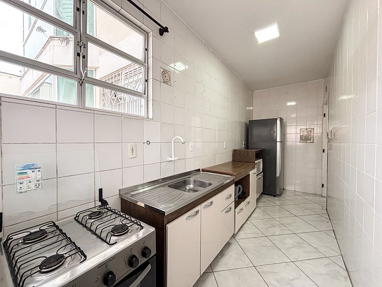 Apê com A/C e Garagem | 300m Praia Canasvieiras