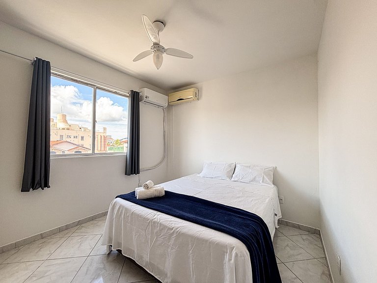 Apê com A/C e Garagem | 300m Praia Canasvieiras